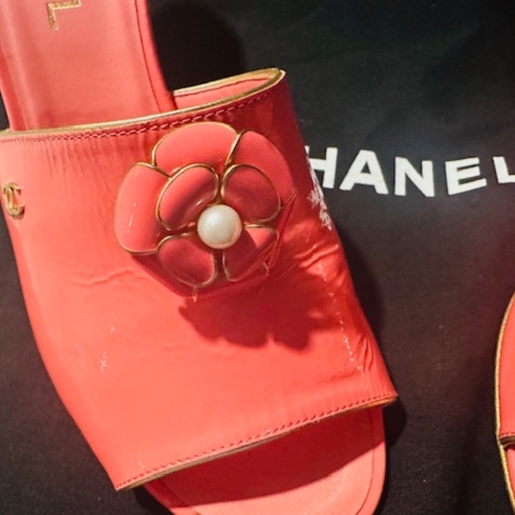 CHANEL CORAL COLORED PEARL ACCENT PUMP SANDALS SIZE 9 - Picture 7 of 16